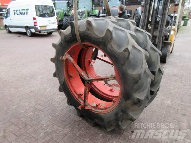 Goodyear 13.6/36 Gume, kolesa in platišča