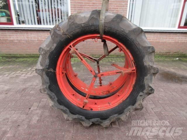 Goodyear 13.6/36 Gume, kolesa in platišča