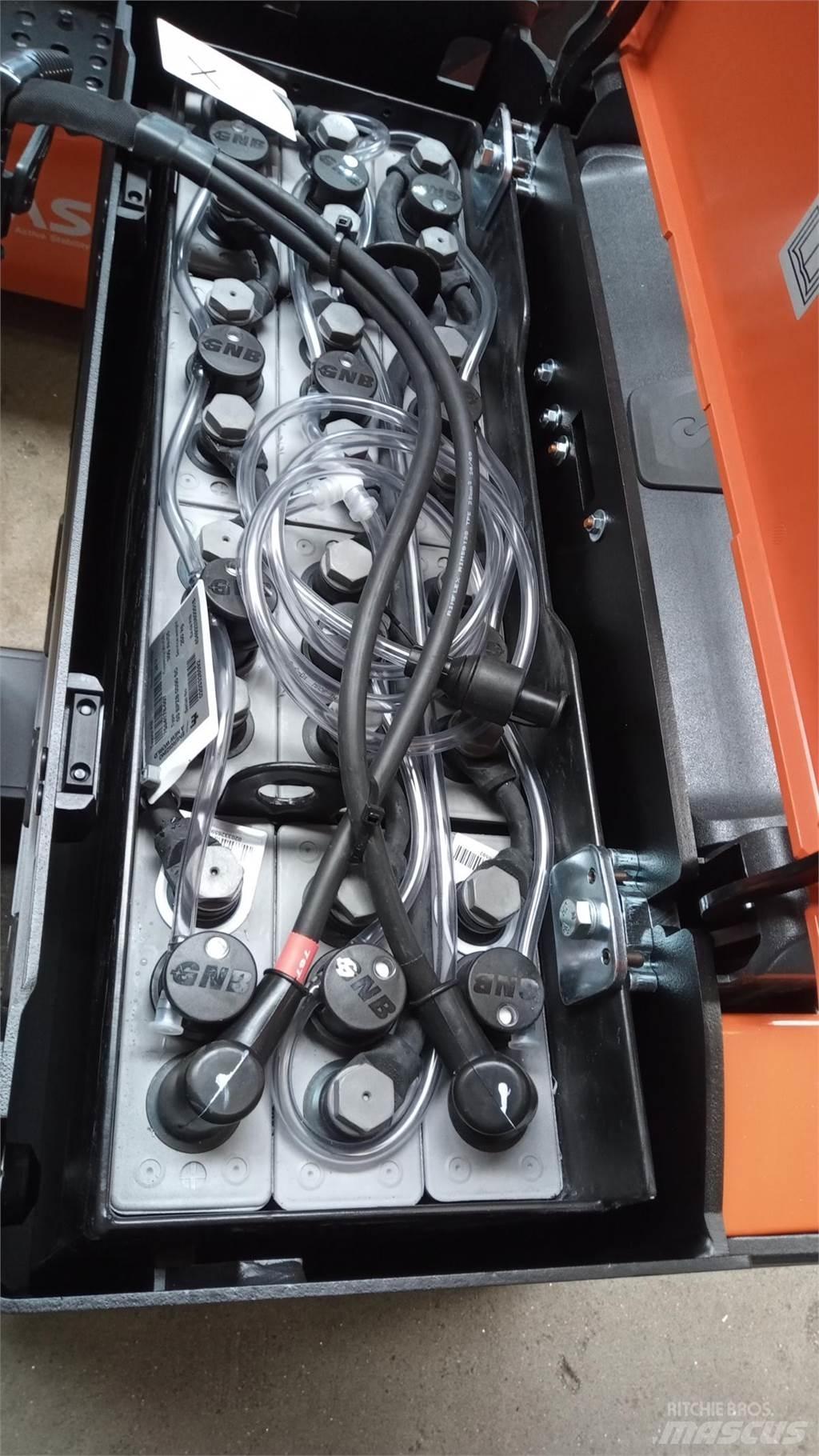 Toyota LPE200B Električni nizko dvižni viličar