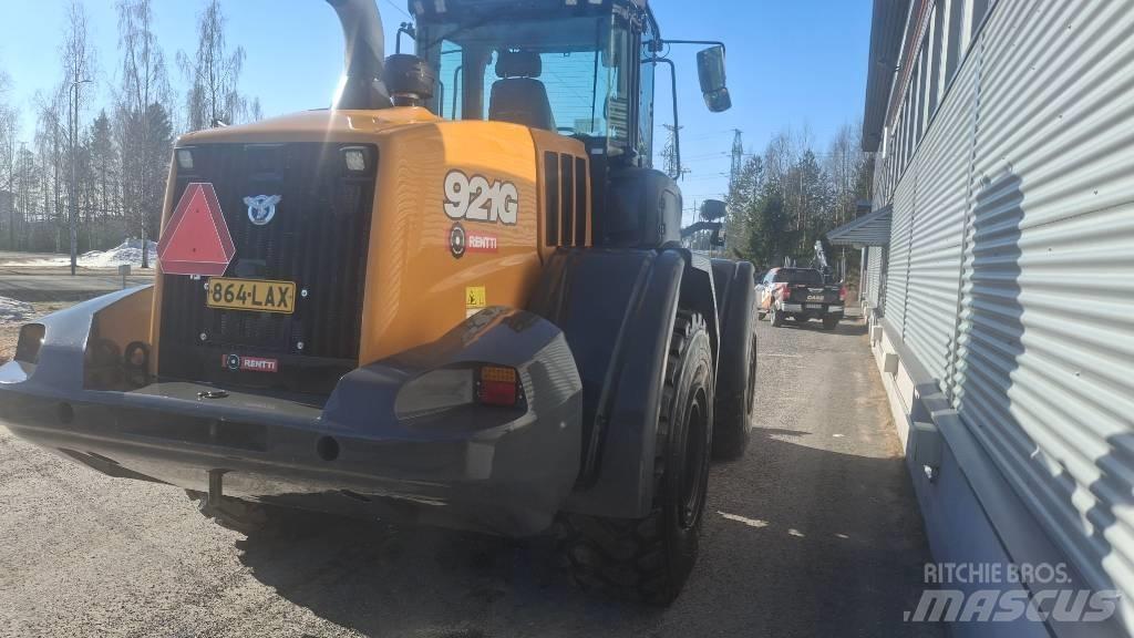 CASE 921G Kolesni nakladalci