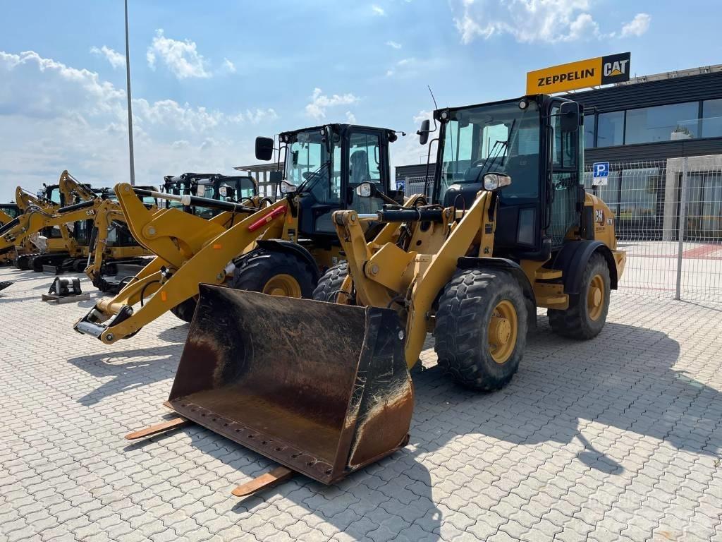 CAT 907 M Kolesni nakladalci