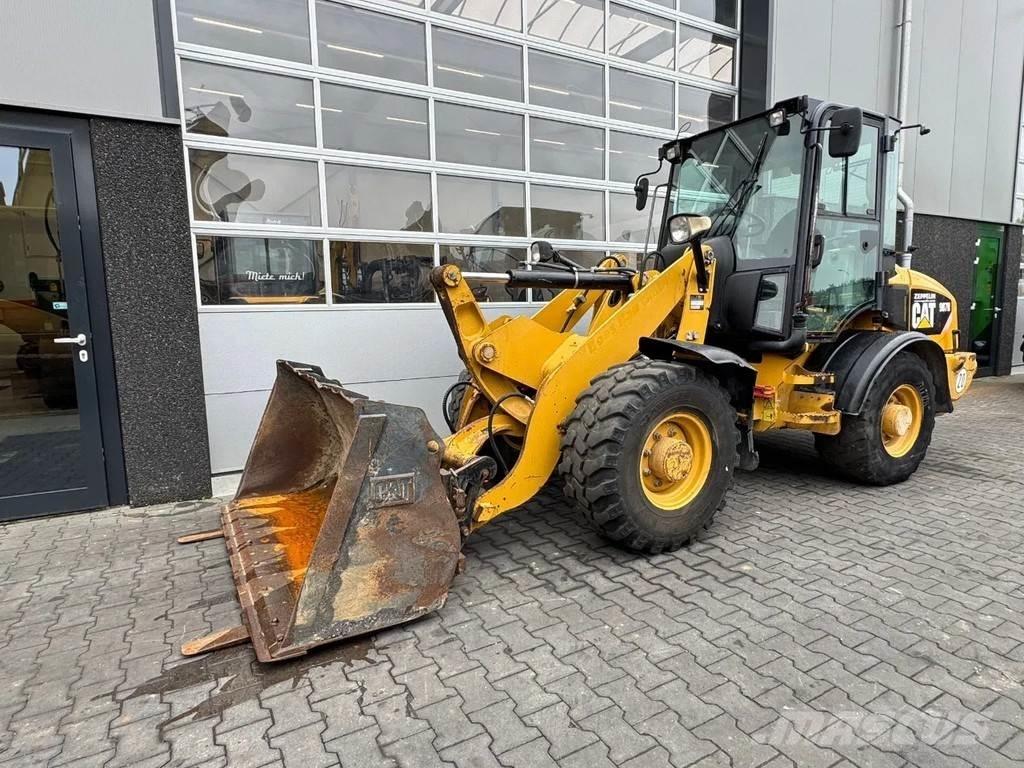 CAT 907H Kolesni nakladalci