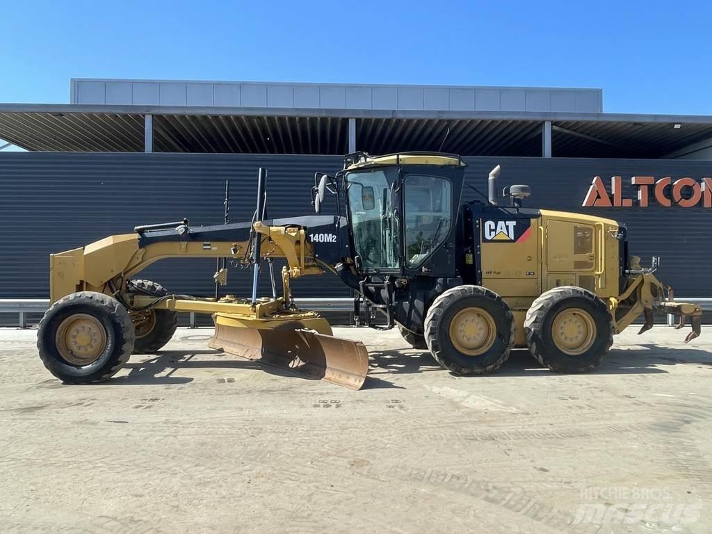 CAT 140 M2 Sortirna oprema