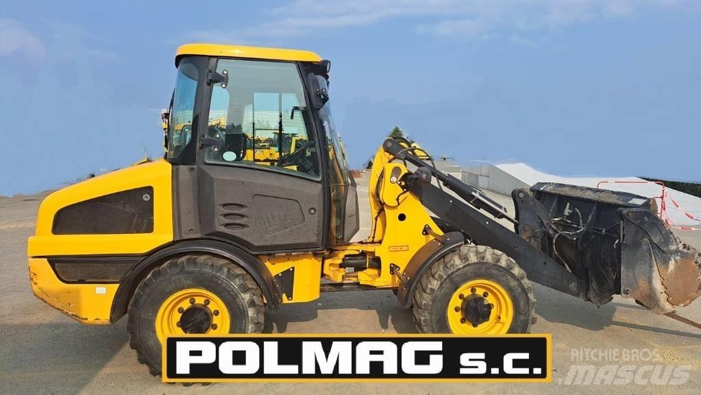 JCB 406 Kolesni nakladalci