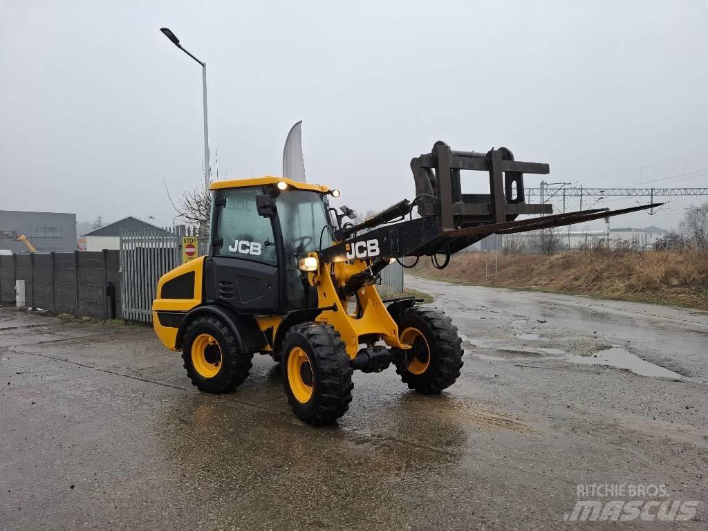 JCB 406 Kolesni nakladalci