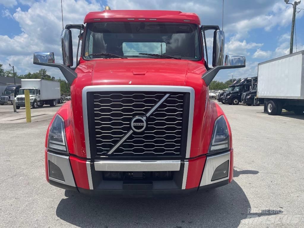 Volvo VNL64T300 Vlačilci