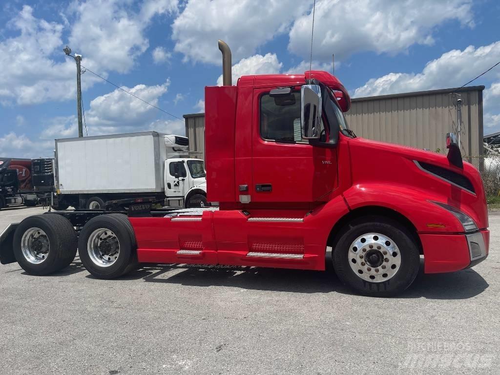 Volvo VNL64T300 Vlačilci