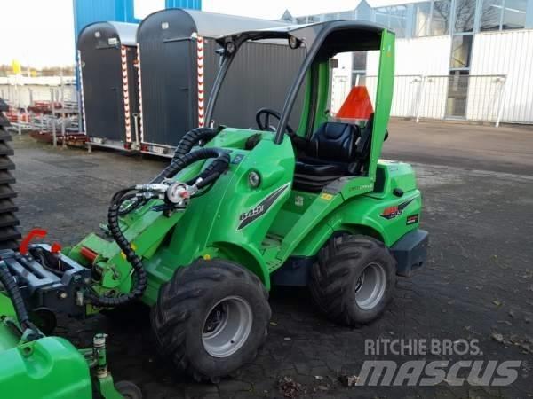 Avant 645 i Skid steer mini nakladalci