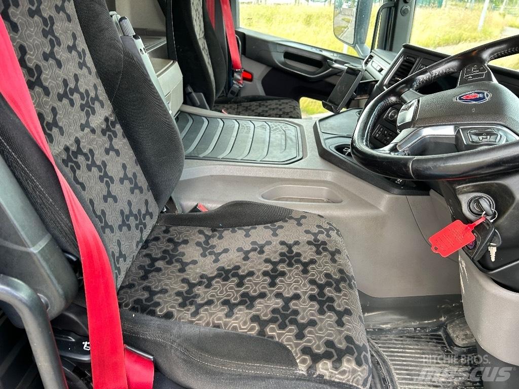 Scania P 410 Tovornjaki za prevoz avtomobilov z vitlom