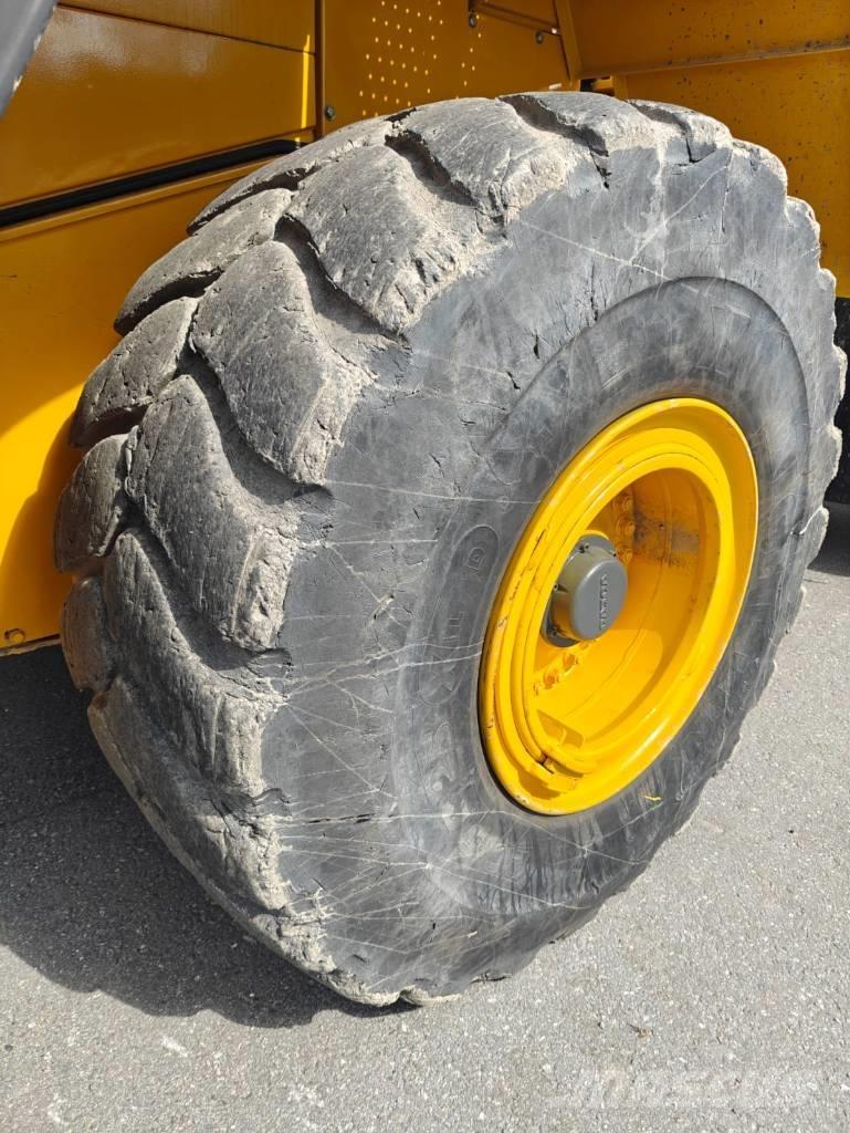 Volvo L 180 E Kolesni nakladalci