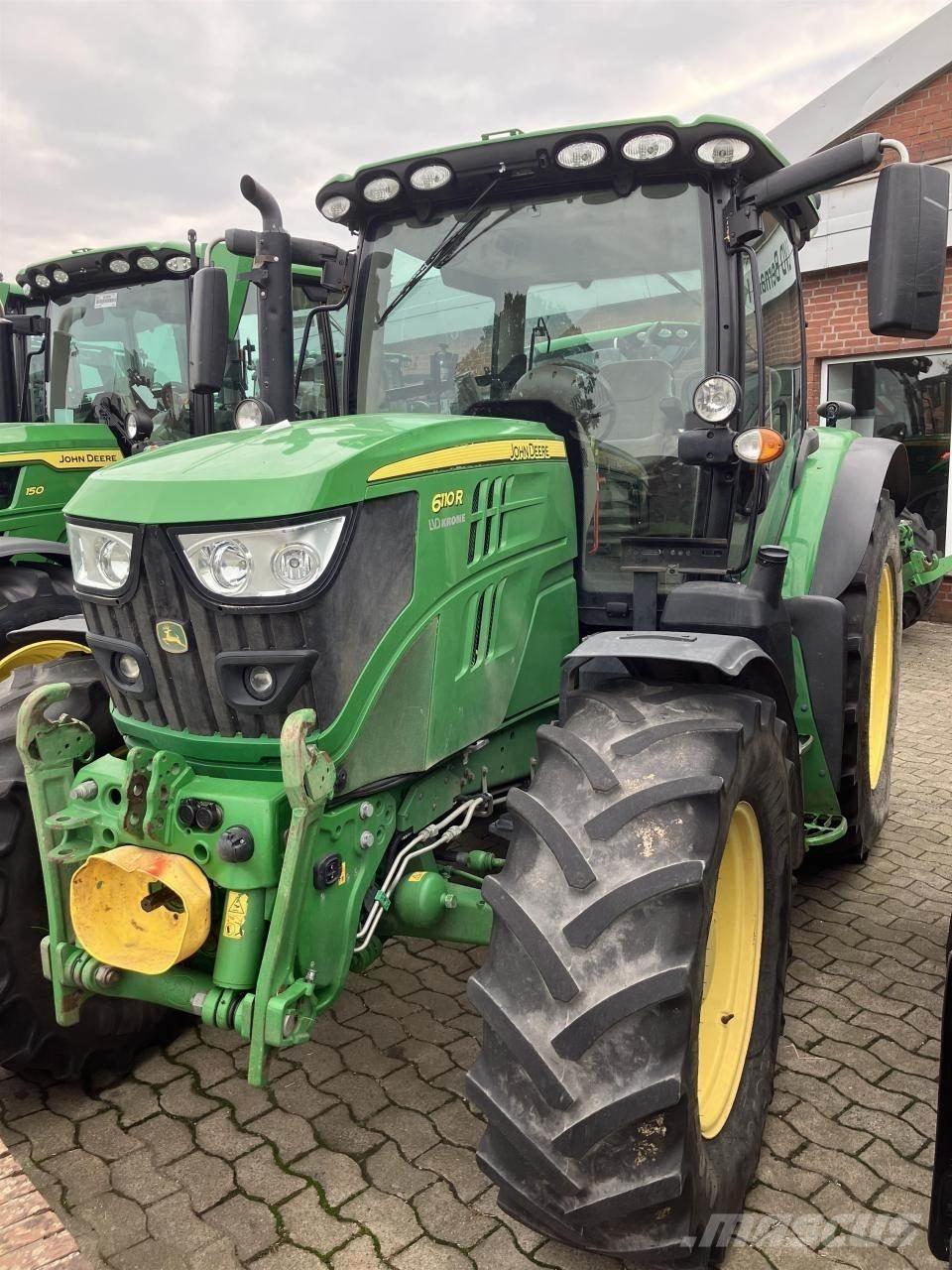 John Deere 6110R Traktorji