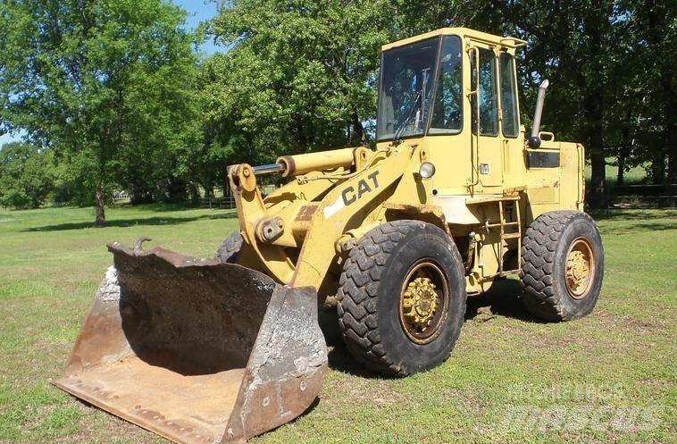 CAT 926 E Kolesni nakladalci