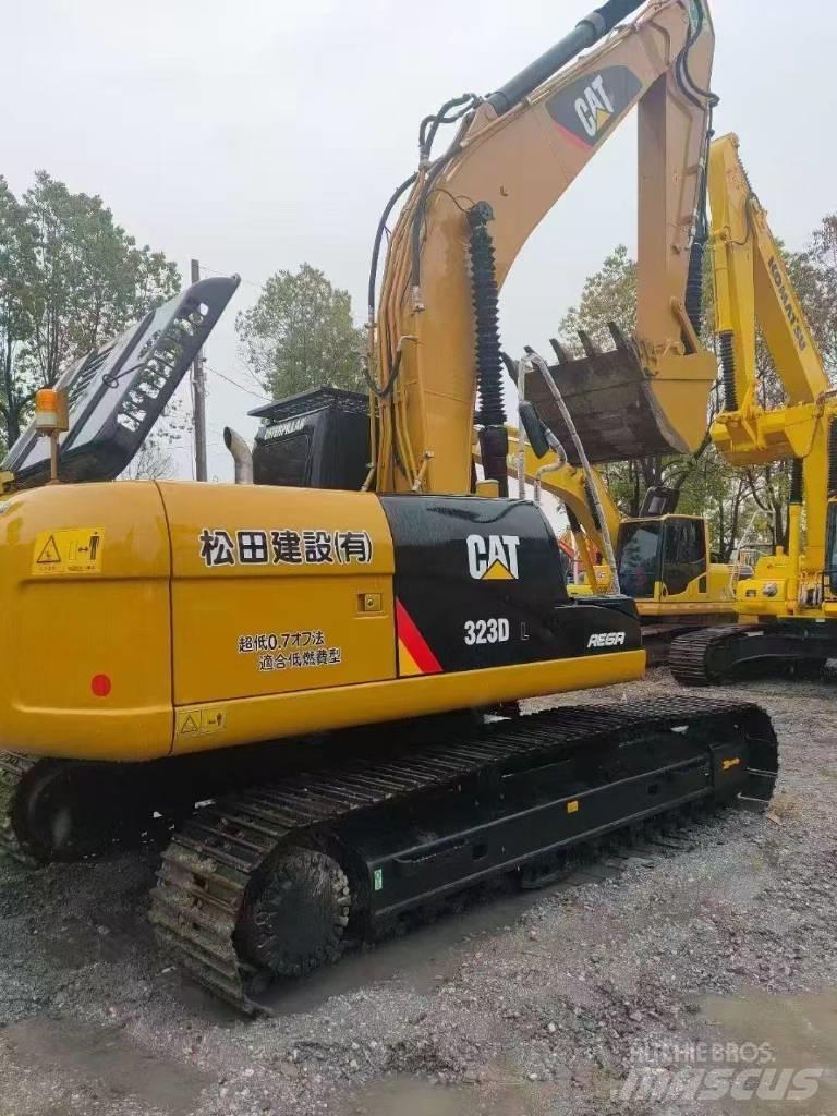 CAT 323D2 Bagri goseničarji