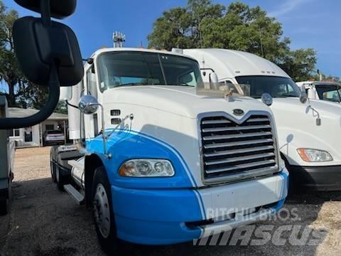 Mack CXN613 Vlačilci