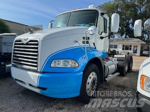 Mack CXN613 Vlačilci