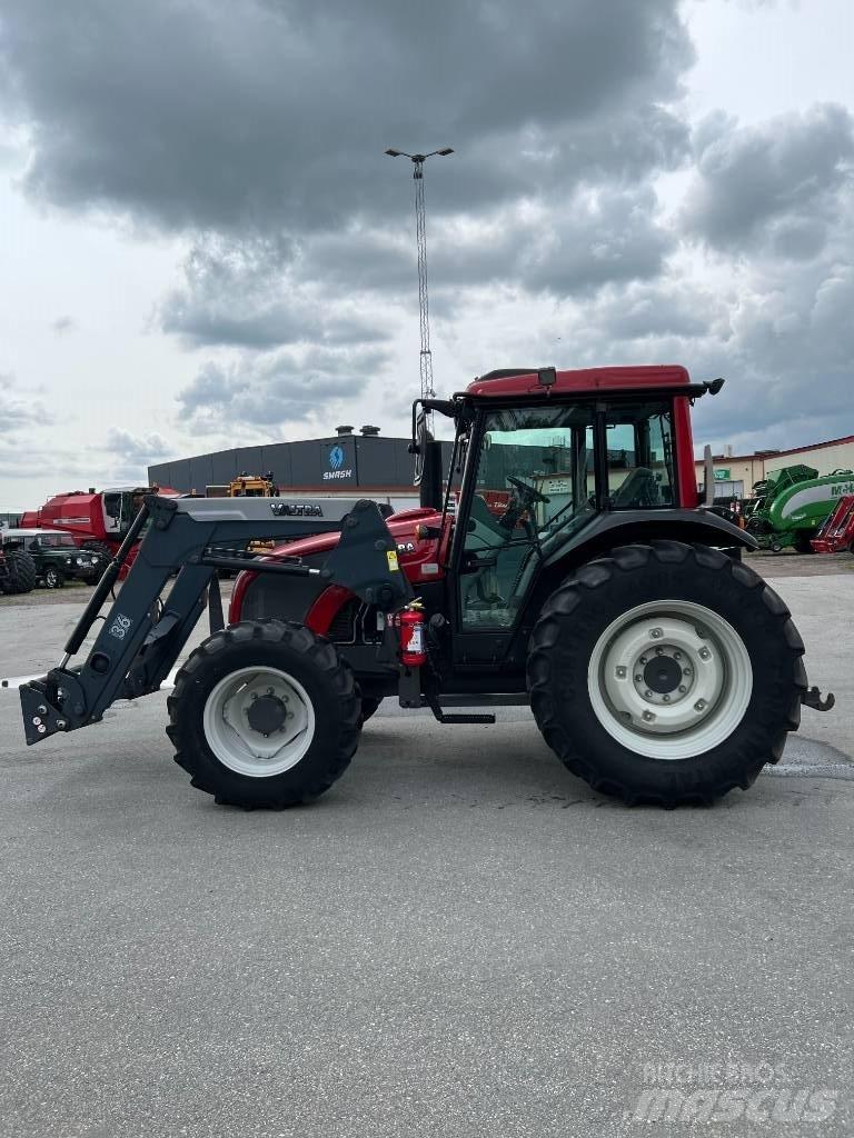 Valtra A 83 Traktorji