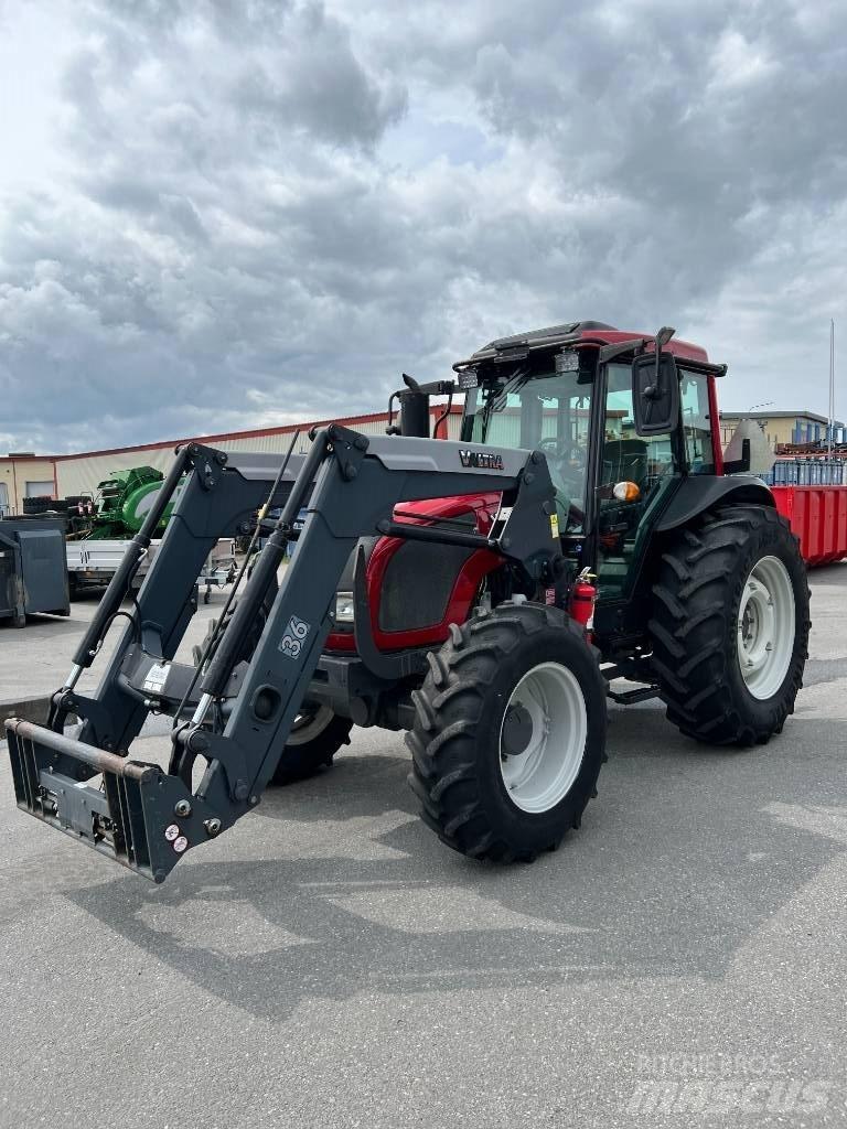 Valtra A 83 Traktorji
