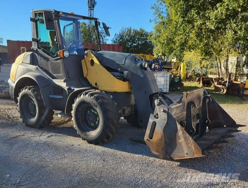 Mecalac AS 700 Kolesni nakladalci