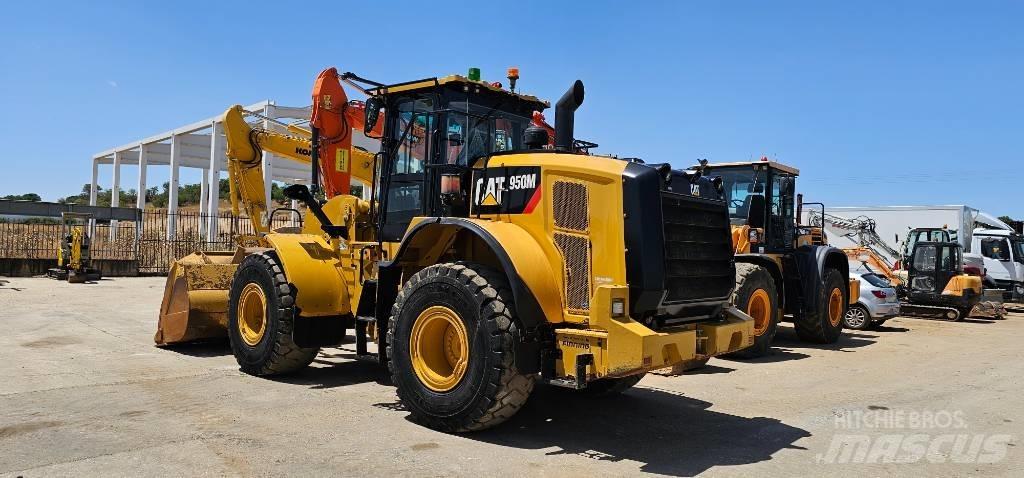 CAT 950 Kolesni nakladalci