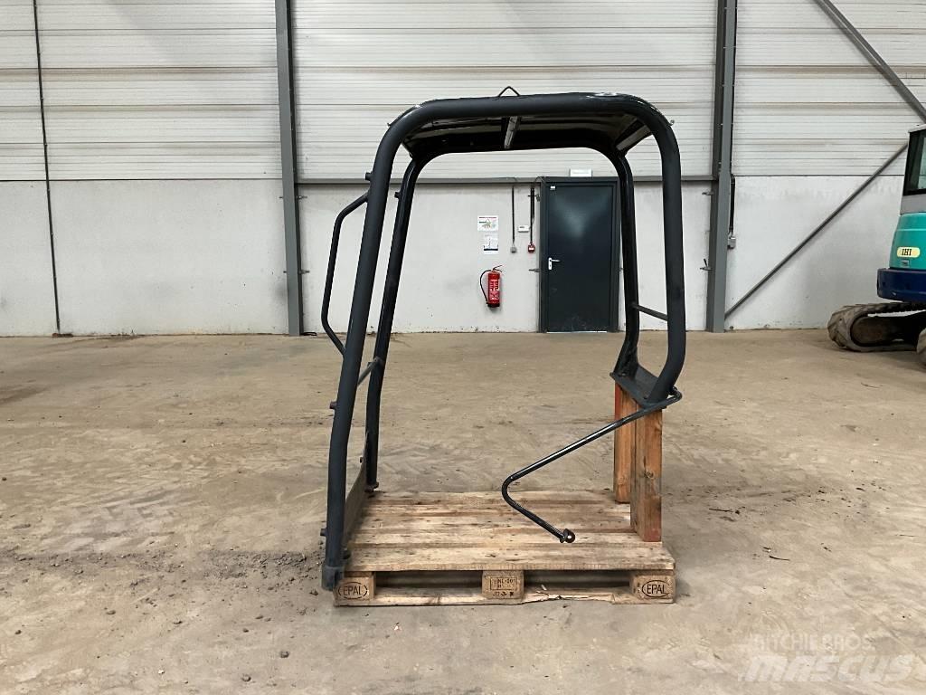 Kubota U 27-4 Kabine in notranjost