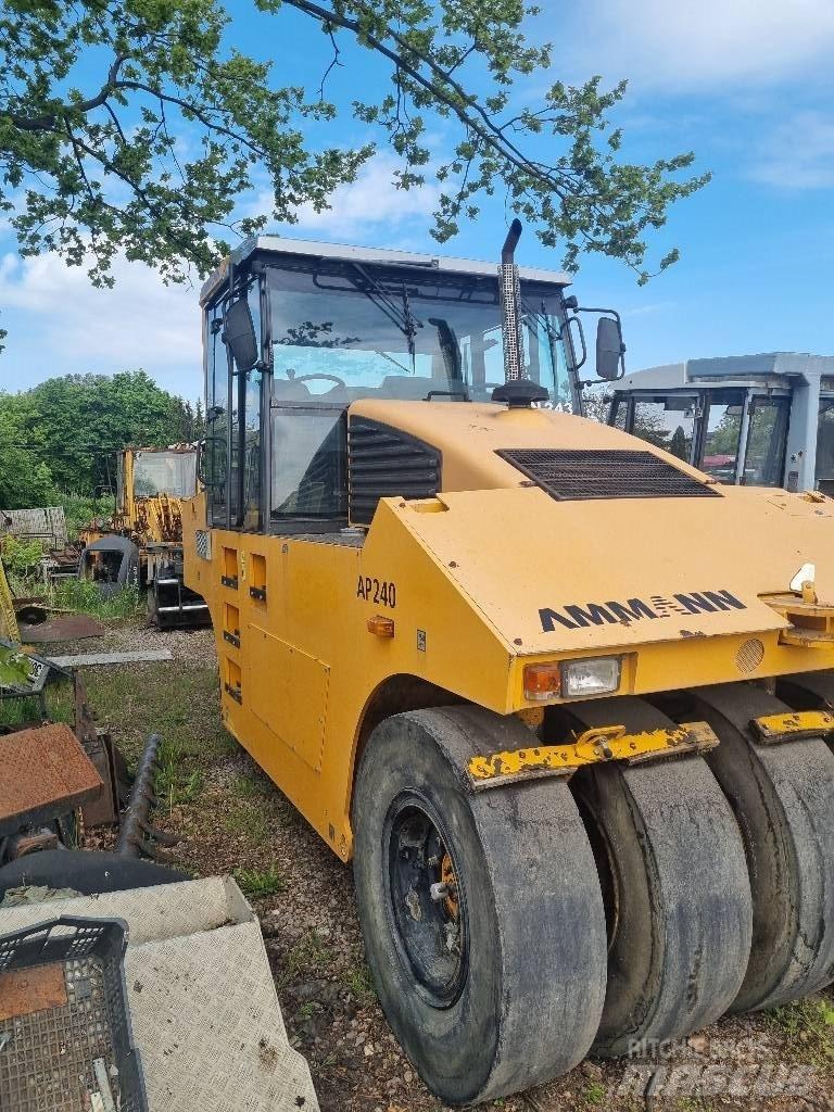 Ammann AP 240 Kolesni valjarji s pnevmatikami
