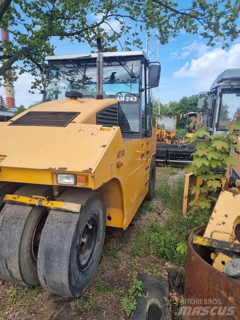 Ammann AP 240 Kolesni valjarji s pnevmatikami