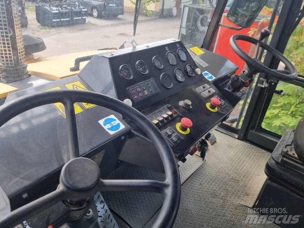 Ammann AP 240 Kolesni valjarji s pnevmatikami