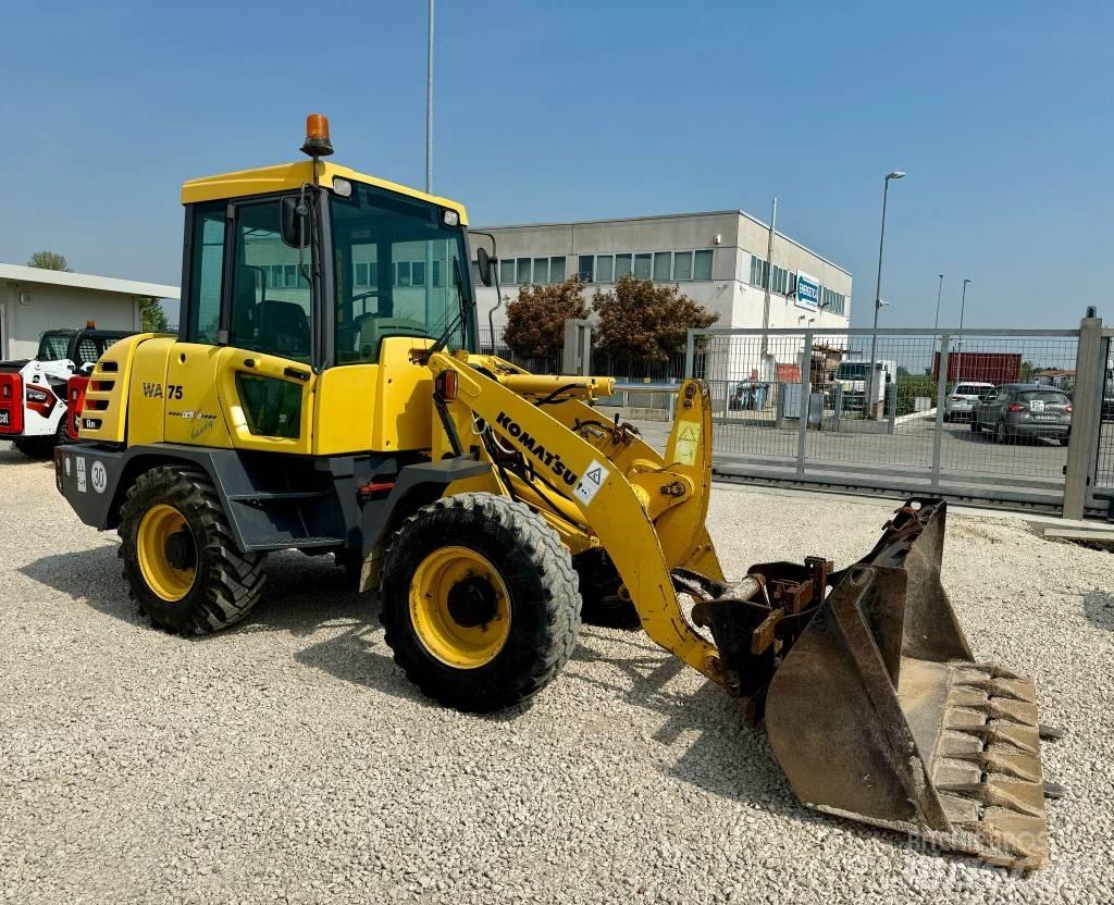 Komatsu WA 75 Kolesni nakladalci