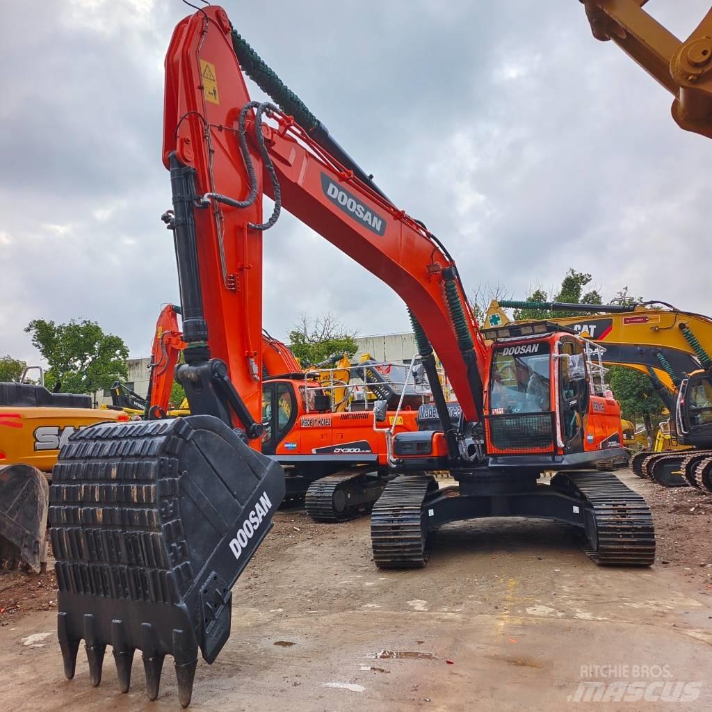 Doosan DX 300 LC Bagri goseničarji