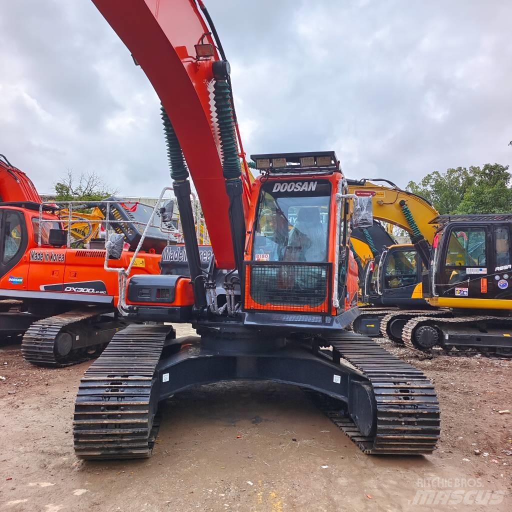 Doosan DX 300 LC Bagri goseničarji