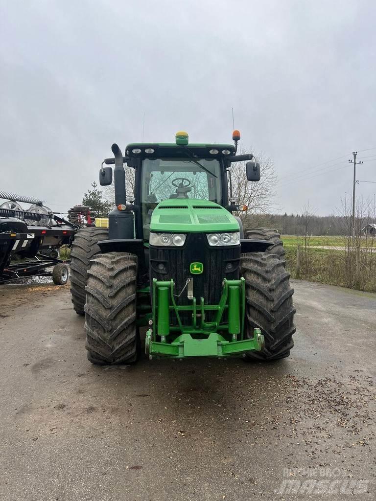 John Deere 8260R Traktorji