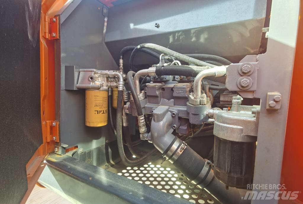 Hitachi ZX 210 Bagri goseničarji