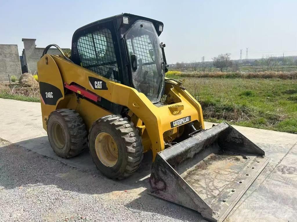 CAT 246 C Skid steer mini nakladalci