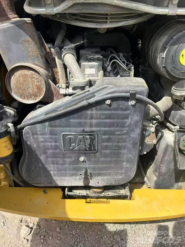 CAT 246 C Skid steer mini nakladalci