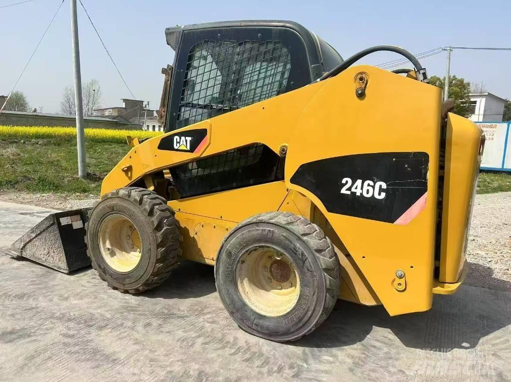 CAT 246 C Skid steer mini nakladalci