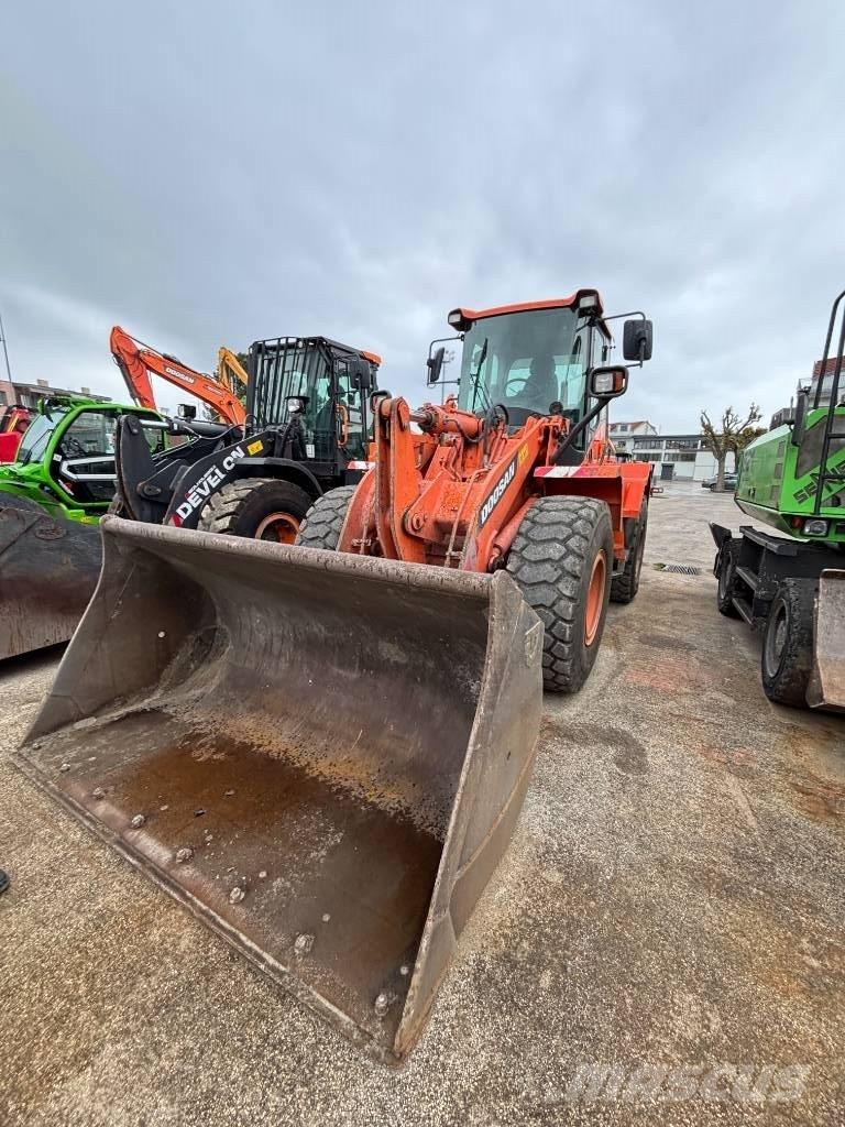 Doosan DL 250 Kolesni nakladalci