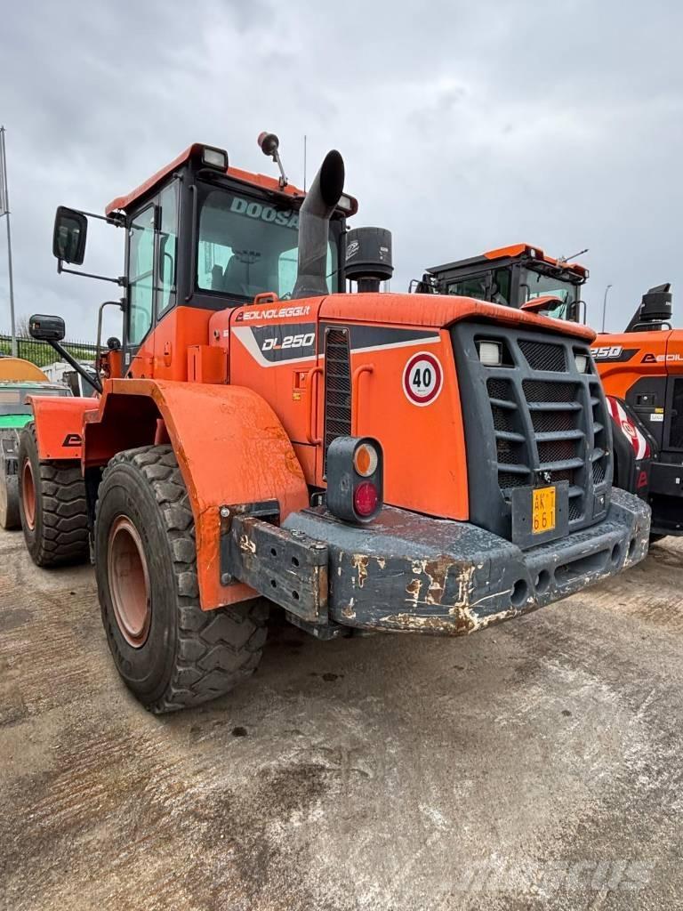 Doosan DL 250 Kolesni nakladalci