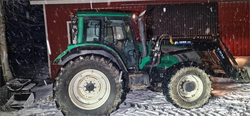 Valtra T182 Traktorji