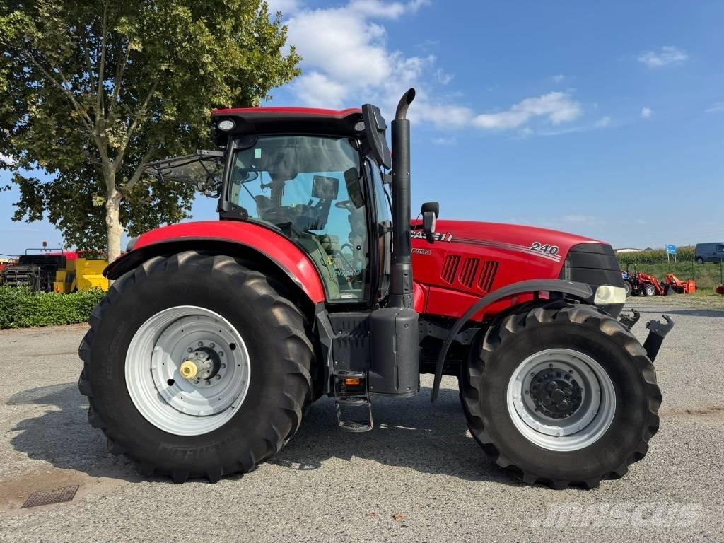 Case IH Puma 240 CVX Traktorji