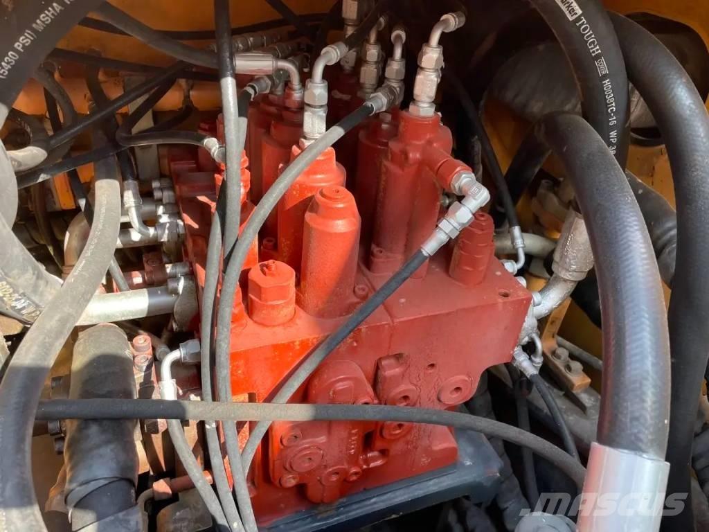 Hyundai R210W-9 Bagri na kolesih