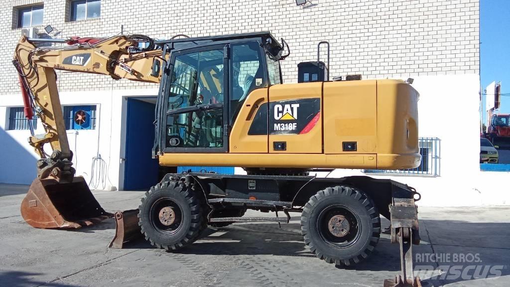 CAT M318F Bagri na kolesih