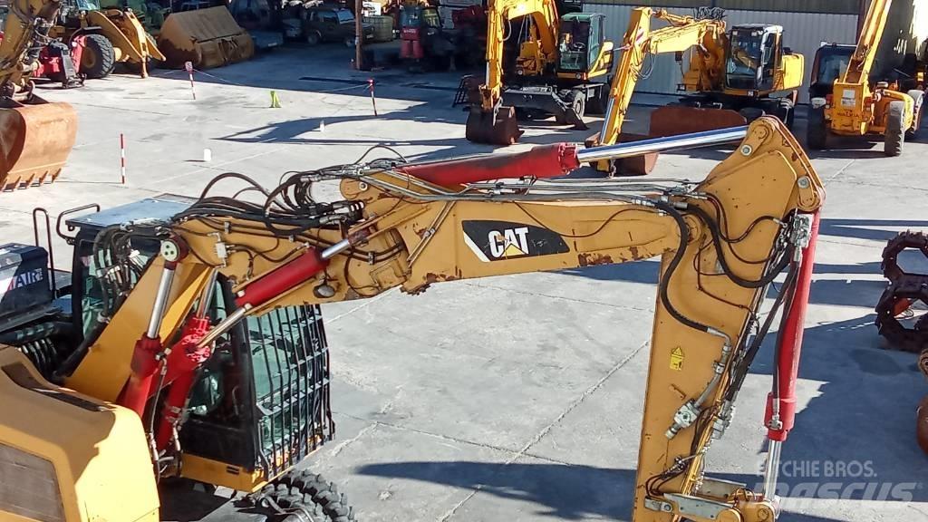 CAT M318F Bagri na kolesih