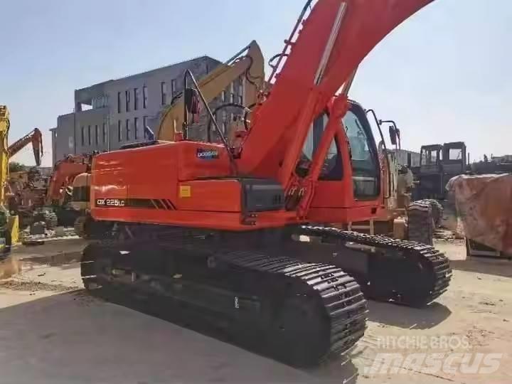 Doosan DX225LC Bagri goseničarji