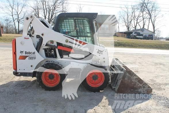 Bobcat S590 Skid steer mini nakladalci