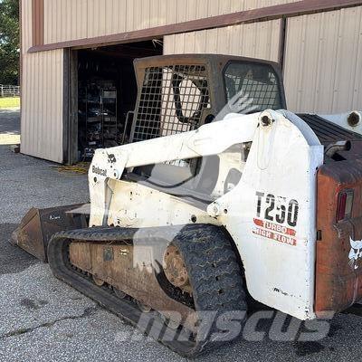 Bobcat T250 Skid steer mini nakladalci