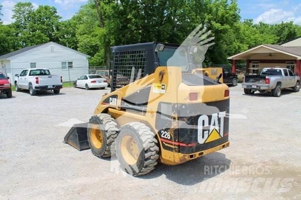 CAT 226 Skid steer mini nakladalci