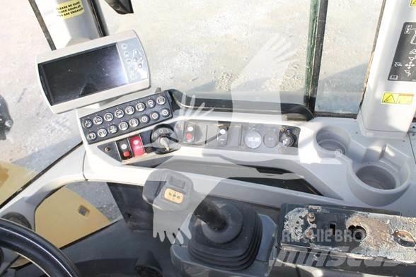 CAT 924K Kolesni nakladalci