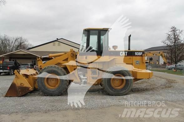 CAT 938F Kolesni nakladalci