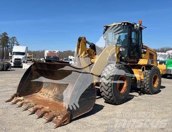 CAT 938M Kolesni nakladalci