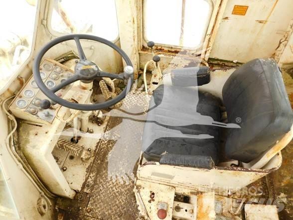 CAT 988 Kolesni nakladalci